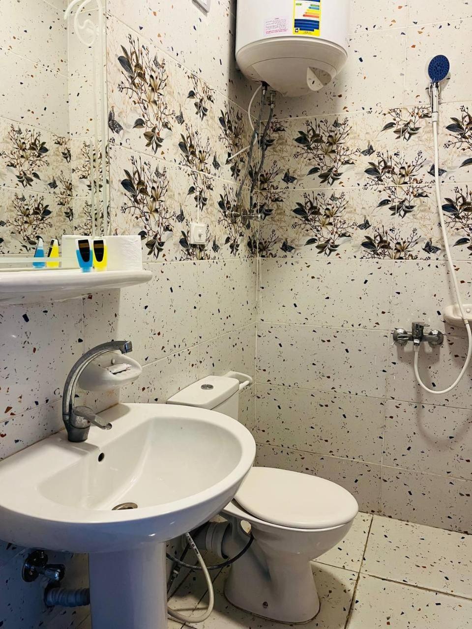 Rev Inn Hotel Кайро Екстериор снимка